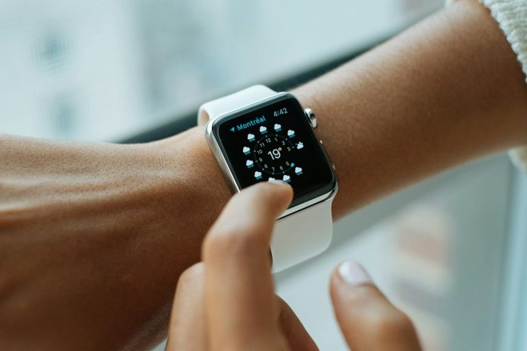 Nova Slim Metallic Smart Wristband